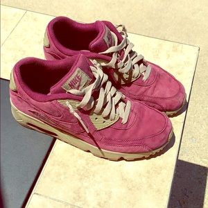 Nike air max’s... burgundy color..
